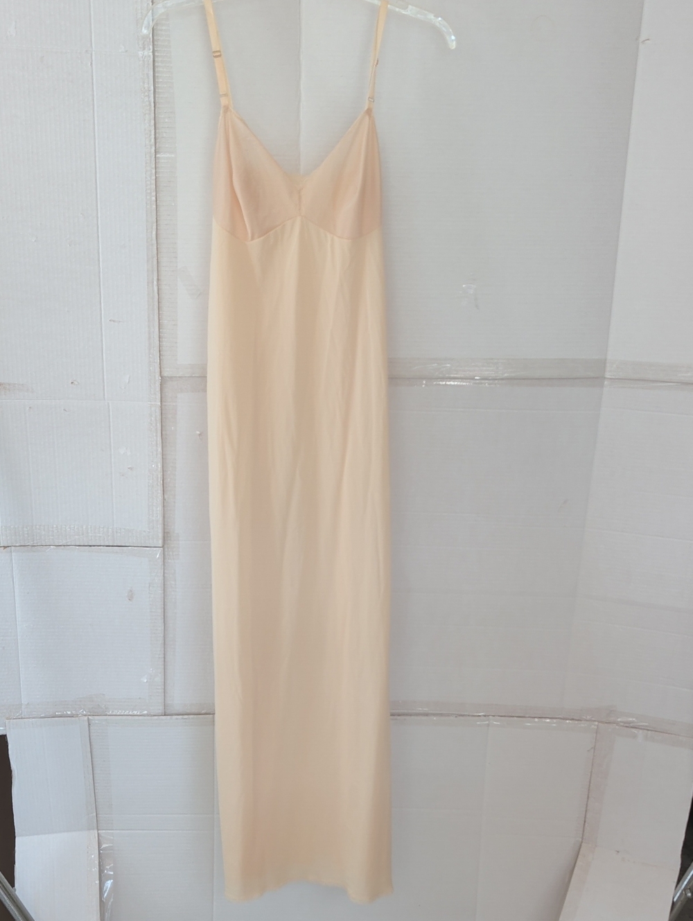 Vanity Fair Women's Cream Lingerie Lace Details SZ 34LL Chic Comfy Soft Feminine